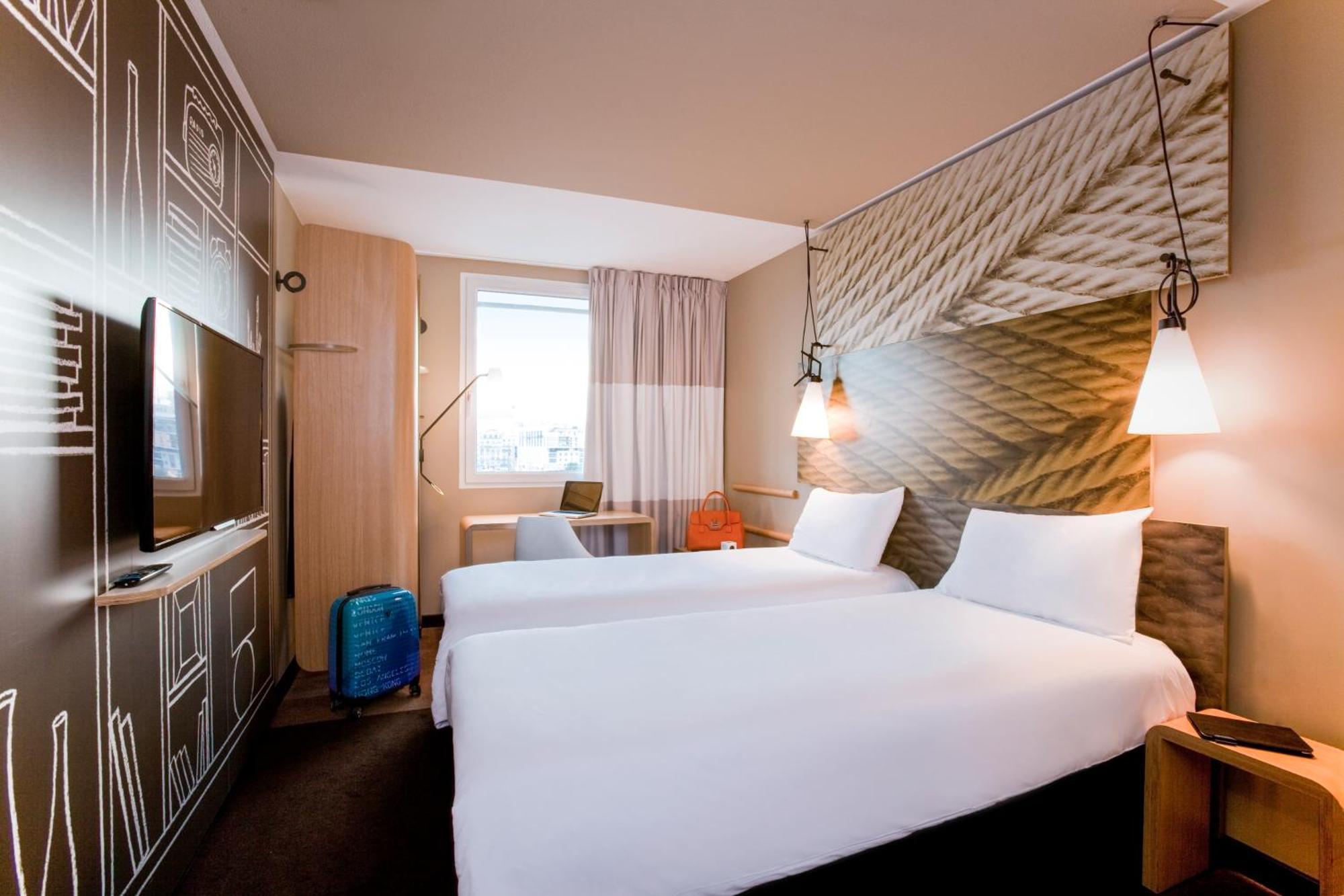 Standaard Kamer met 1 Tweepersoonsbed en 1 Eenpersoonsbed