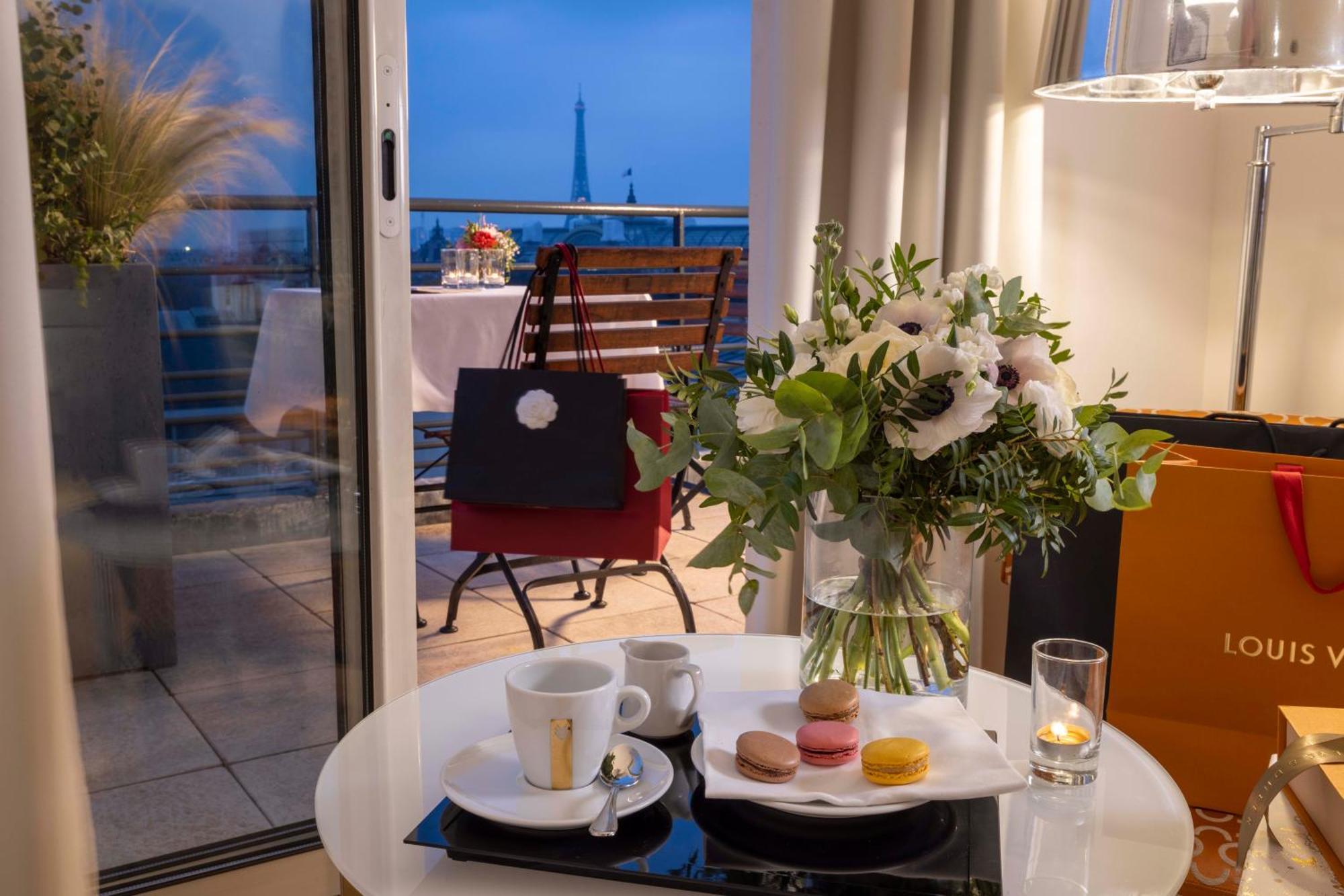 Suite Junior con vistas a la Torre Eiffel